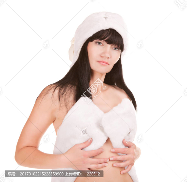 工作室拍攝的婦女與冬季帽和圍巾
