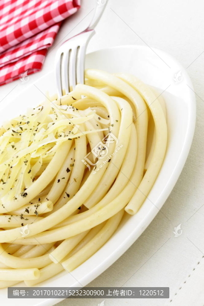 美味的意大利Bucatini