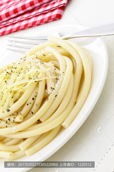 美味的意大利Bucatini