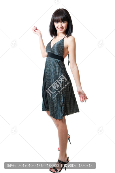 穿黑裙子的少女