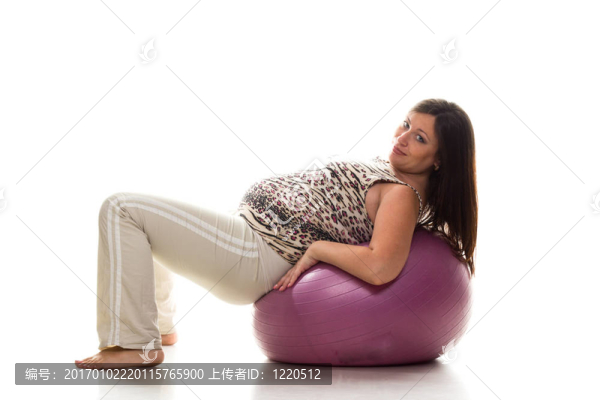 懷孕的婦女運動與健身球