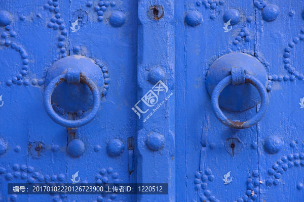 突尼斯東方美麗的藍(lán)色海浪和傳統(tǒng)的門