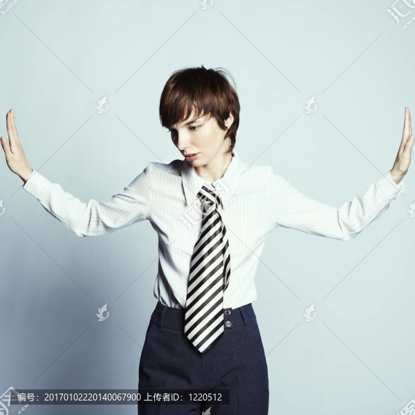 一個(gè)年輕迷人的商業(yè)女性肖像