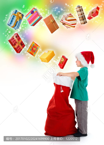 小男孩打開Santa包與精彩禮物