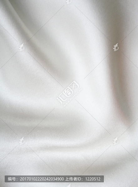 光滑優(yōu)雅的白色絲綢為背景