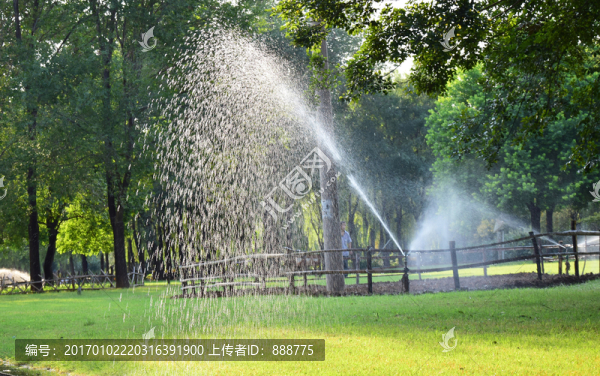 公園噴灌場景攝影圖