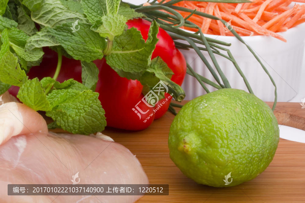 雞肉和蔬菜