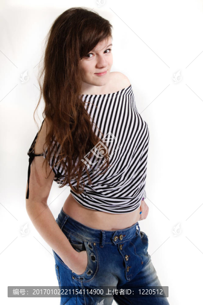 年輕時(shí)髦的女孩假扮