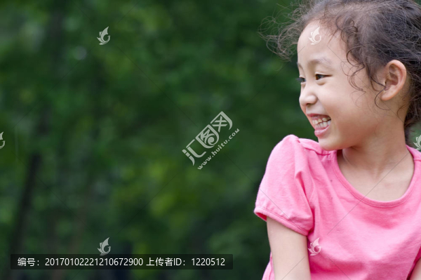 快樂的小女孩