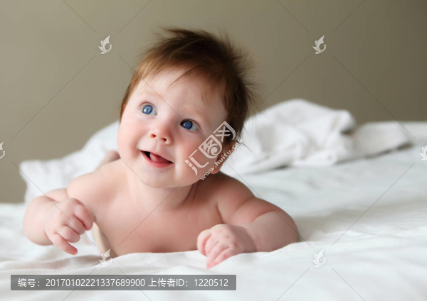 美麗的紅發(fā)嬰兒