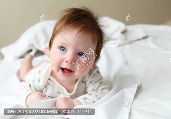 美麗的紅發(fā)嬰兒