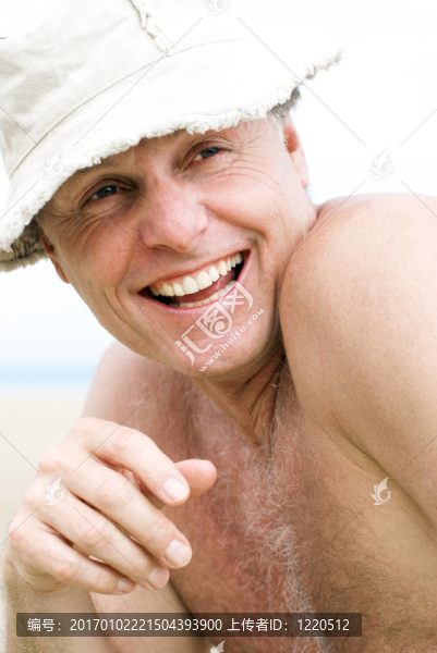 四十多歲的人開心的笑