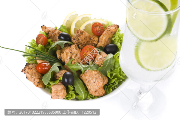 雞肉蔬菜沙拉配飲料