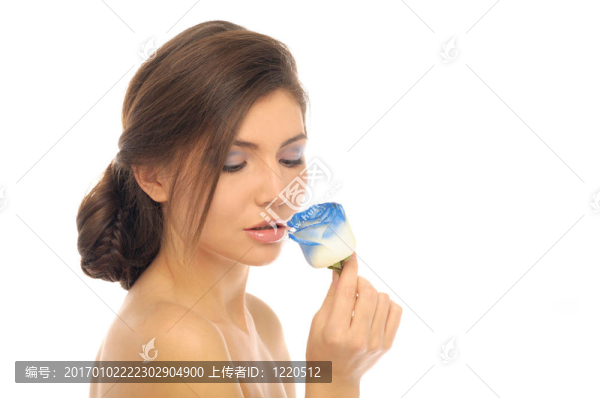 美麗的黑發(fā)和藍玫瑰