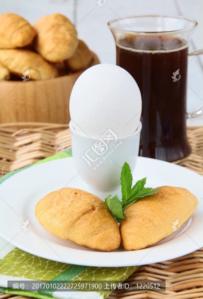 新鮮卷和咖啡