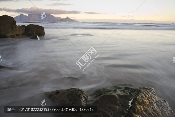巖石海灘日落
