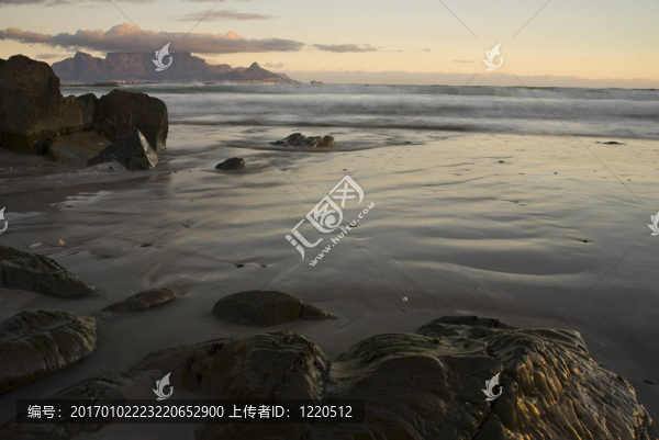 巖石海灘日落