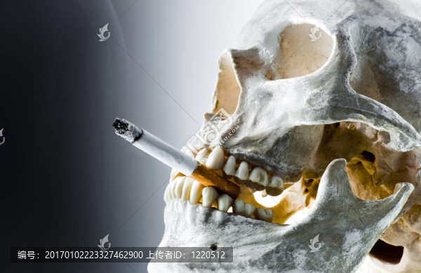 口中燃燒的香煙