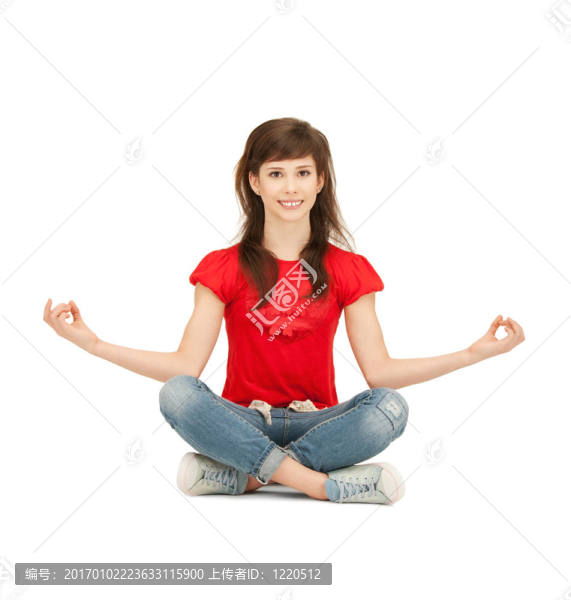 快樂和無憂無慮的少女在蓮花姿勢