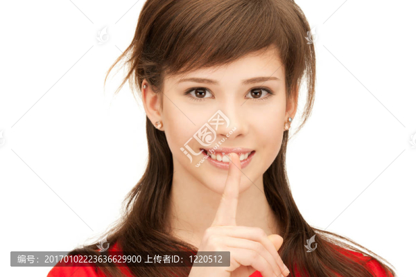 手指在嘴唇