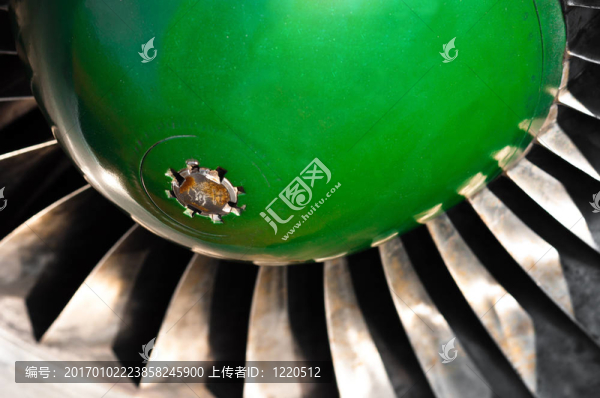 一個渦輪噴氣發(fā)動機特寫