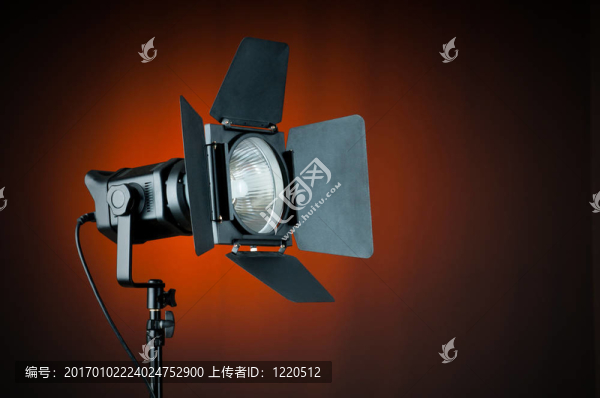 窗簾和投影機燈為你的文字與空間