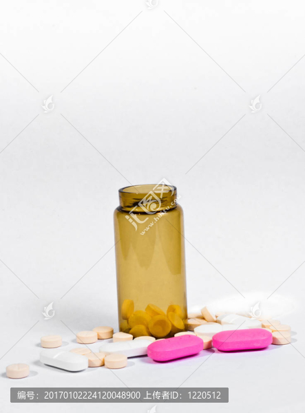 抗白色隔離背景藥瓶