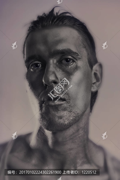 年輕漂亮的男人，銀色的妝容