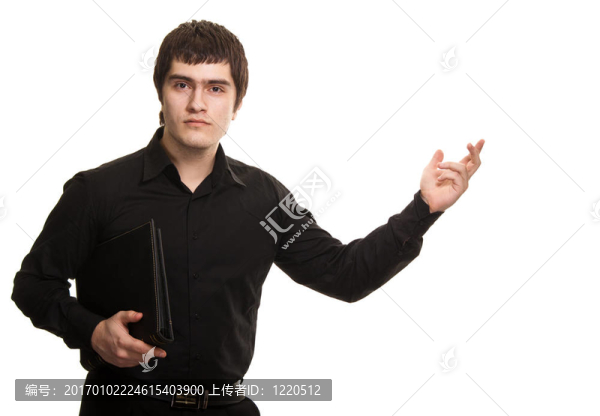 穿著襯衫的嚴(yán)肅男人