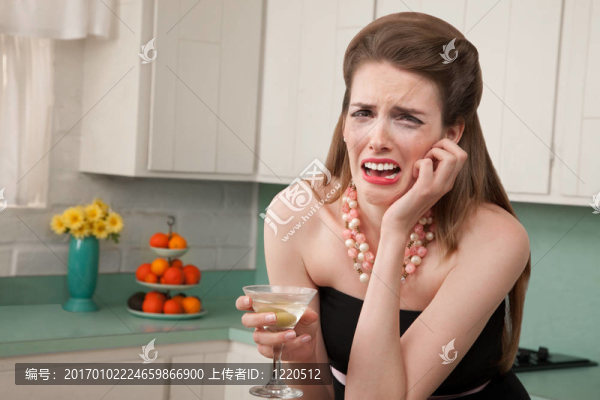 哭泣的女人與馬蒂尼