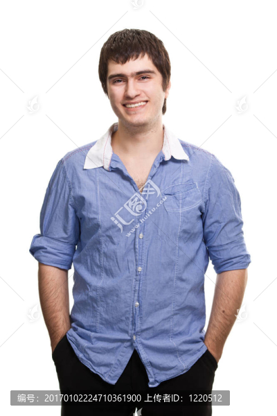 在白色背景下微笑的年輕快樂男子