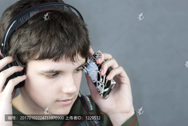 青少年聽MP3播放器