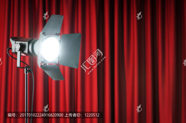 窗簾和投影機燈為你的文字與空間