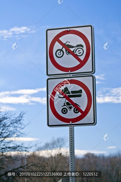 無(wú)車(chē)交通標(biāo)志。
