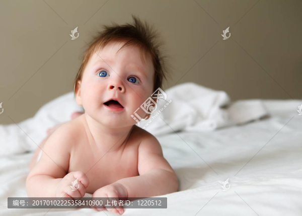 美麗的紅發(fā)嬰兒