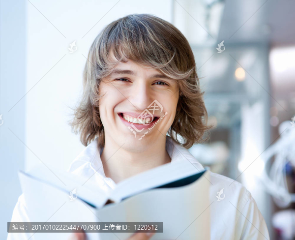 一個(gè)年輕英俊男子的肖像