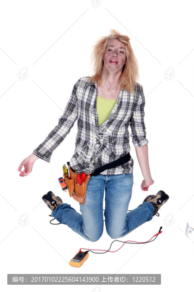 女電工觸電后嚴重?zé)齻? title=