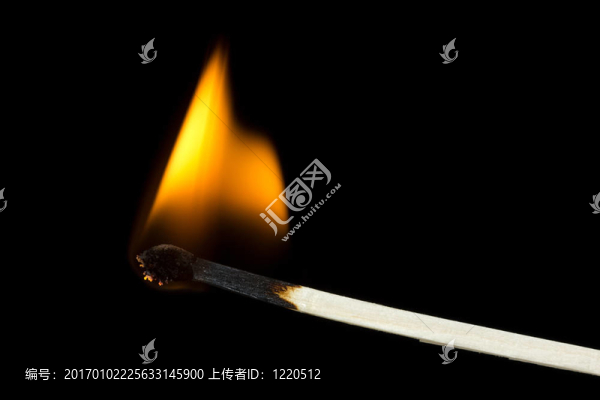 一根火柴燃燒的火焰