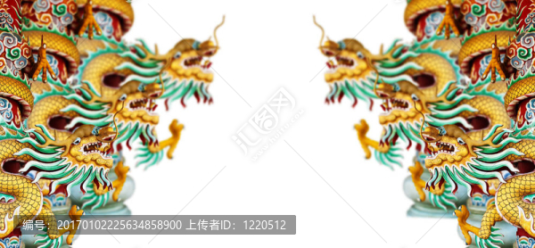 白色背景下的中國(guó)式龍雕像。