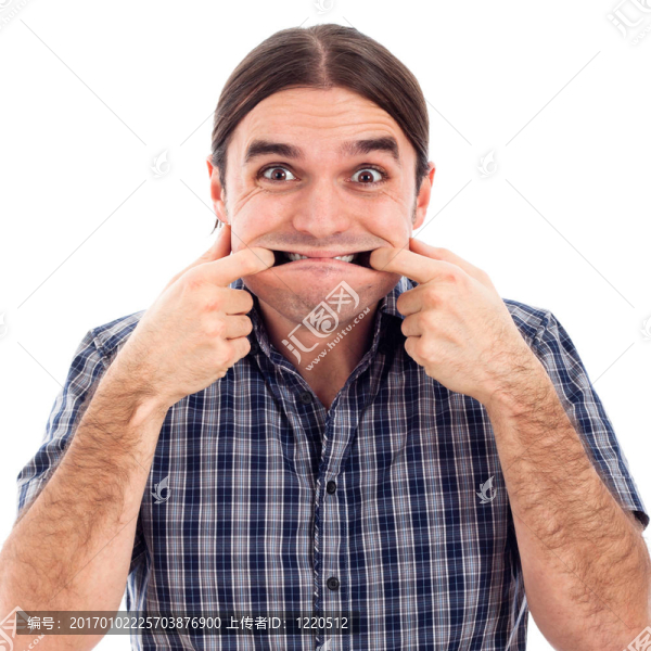 男人扮鬼臉