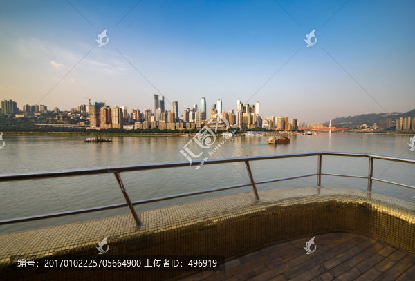 游艇上的都市風(fēng)光