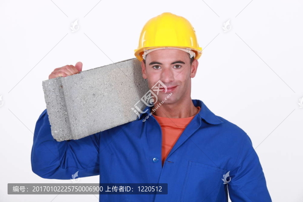 Mason背著風塊。