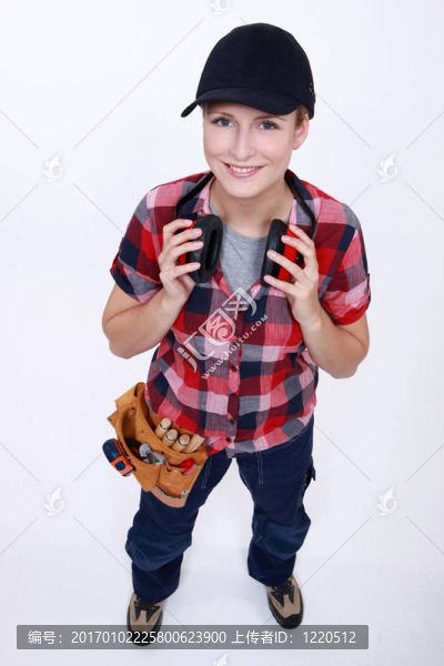 戴著耳機的女人