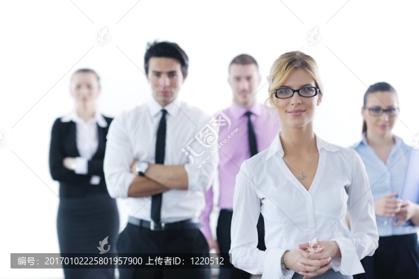 商界婦女與她的工作人員在后臺