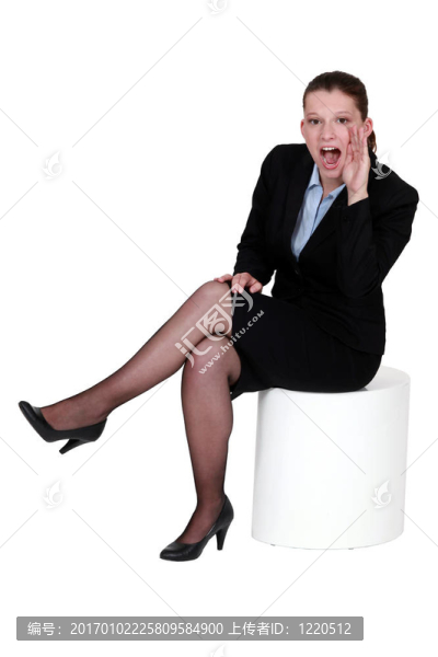 女子在喊