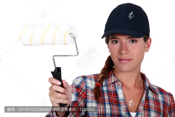 帶油漆輥的婦女