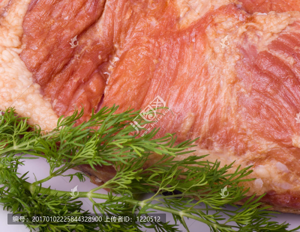 美味的熏肉和蒔蘿