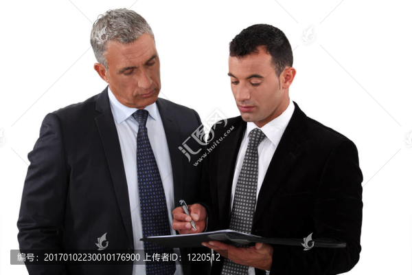 商人看剪貼板