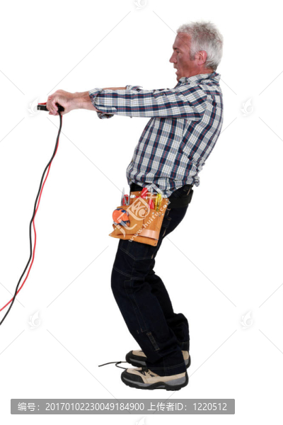 一個觸電的電工。