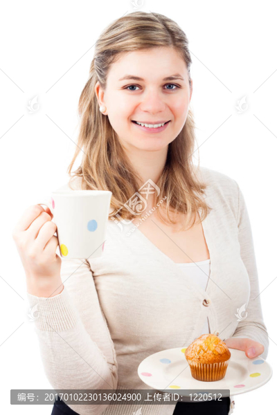一杯咖啡和松餅盤甜女人快樂